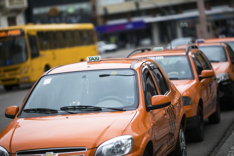 Todos os taxistas cadastrados na Urbs já podem oferecer a modalidade táxi coletivo.