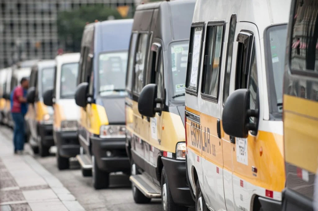 Taxistas e transportadores escolares podem ser isentos de taxa