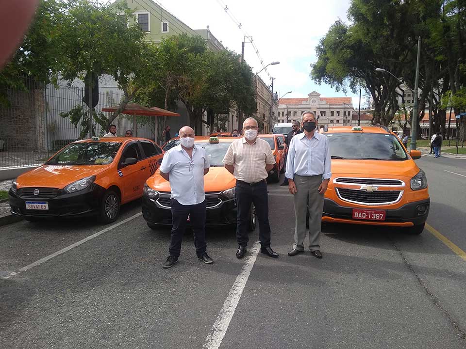 Jornalista Fernando Cruz com os taxistas Malaquias e Valdemar Rocha
