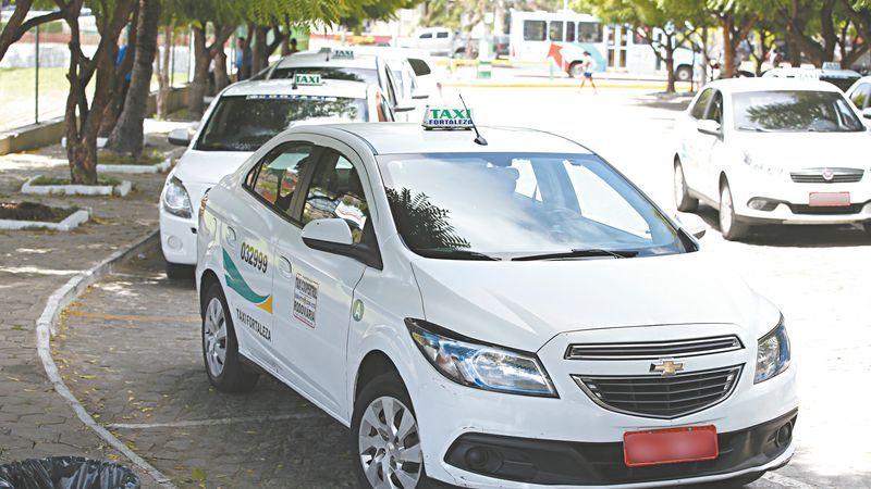 Já são em média 4.000 corridas diárias apenas por meio do app Sinditaxi. Taxistas justificam a demanda pelo atendimento especializado.