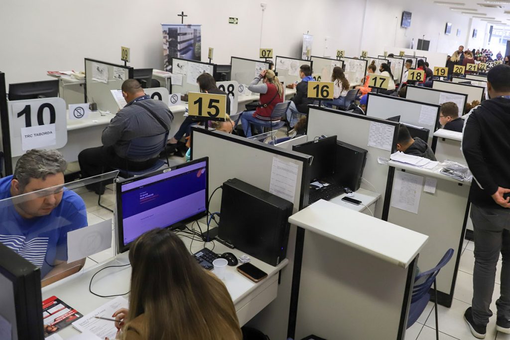 Estado promove mutirão de emprego com 1.784 vagas para operador de telemarketing na Agencia do Trabalhador. Foto: Geraldo Bubniak/AEN