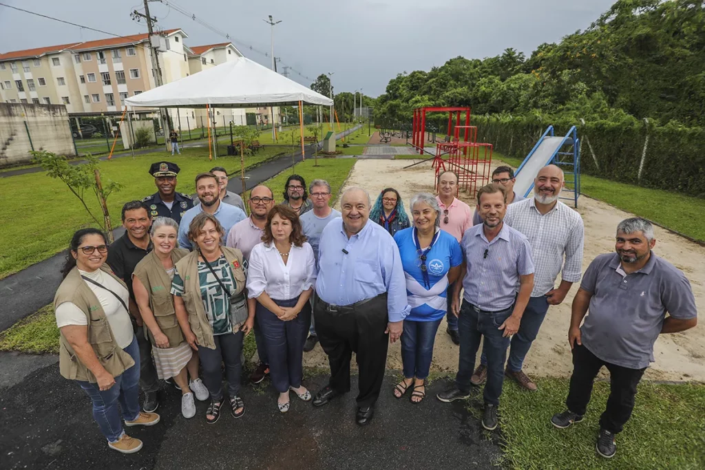 Prefeito Rafael Greca acompanhado da Sec. do Meio Ambiente Marilza Dias inauguram o bosque de Conservação da Biodiversidade Urbana (BCBU) Dona Lourdes no bairro Santa Quitéria - foto aniel Castellano / SMCS